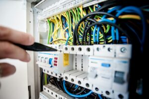 Read more about the article Hvorfor varierer pris på elektriker i Oslo – og hva bør du vite før du bytter sikringsskap?